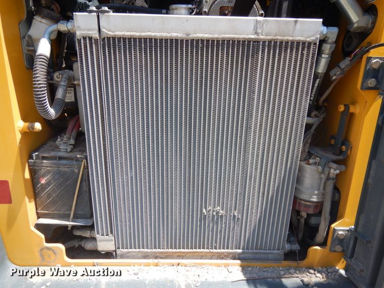 image for item DG2663 2014 Gehl R220  skid steer loader