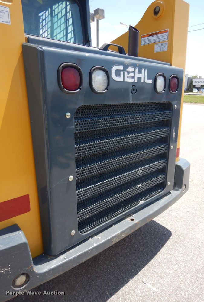 image for item DG2663 2014 Gehl R220  skid steer loader