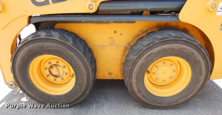 image for item DG2663 2014 Gehl R220  skid steer loader