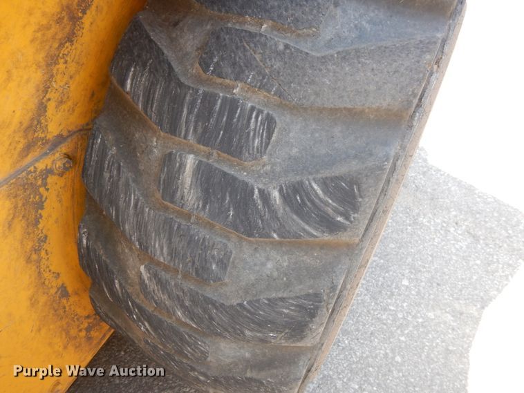 image for item DG2663 2014 Gehl R220  skid steer loader