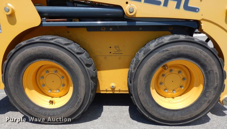 image for item DG2663 2014 Gehl R220  skid steer loader