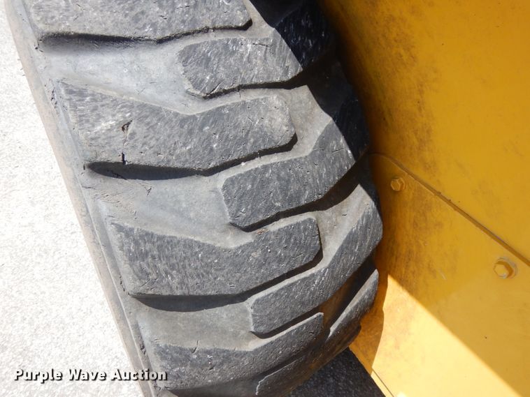 image for item DG2663 2014 Gehl R220  skid steer loader