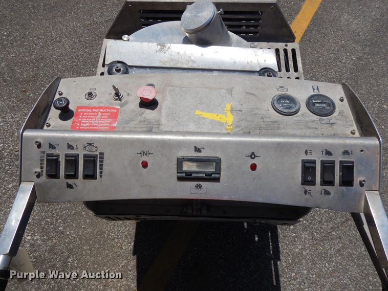 image for item DG2665 2013 Husqvarna Soff Cut X4200 concrete saw