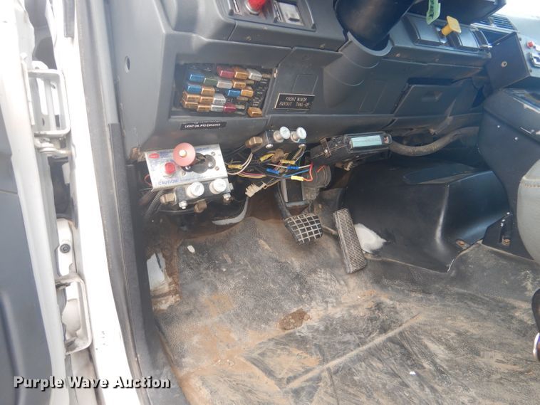 image for item DG4508 1999 Chevrolet C8500  bucket truck