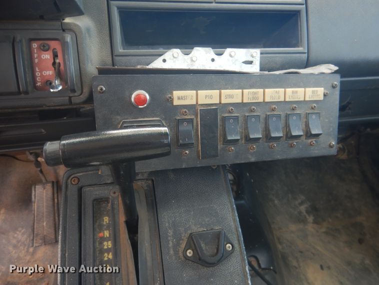 image for item DG4508 1999 Chevrolet C8500  bucket truck