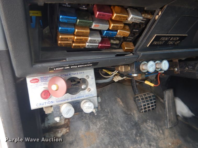 image for item DG4508 1999 Chevrolet C8500  bucket truck