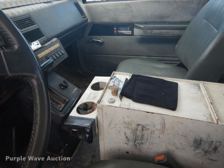 image for item DG4508 1999 Chevrolet C8500  bucket truck