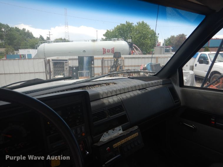 image for item DG4508 1999 Chevrolet C8500  bucket truck