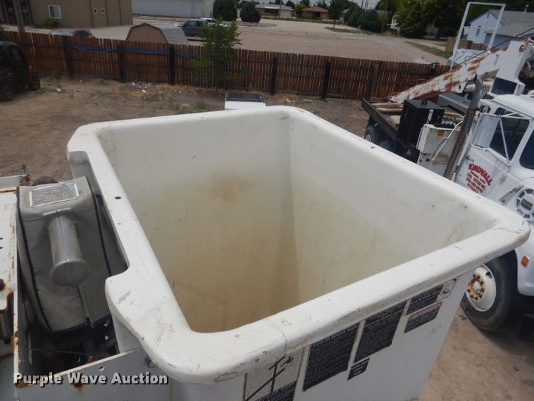 image for item DG4508 1999 Chevrolet C8500  bucket truck