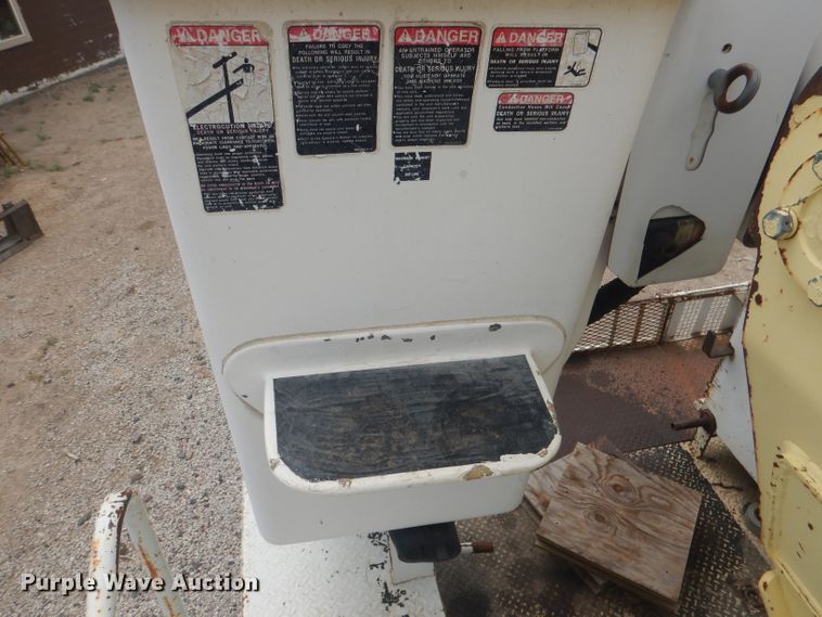 image for item DG4508 1999 Chevrolet C8500  bucket truck