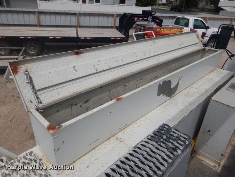 image for item DG4508 1999 Chevrolet C8500  bucket truck