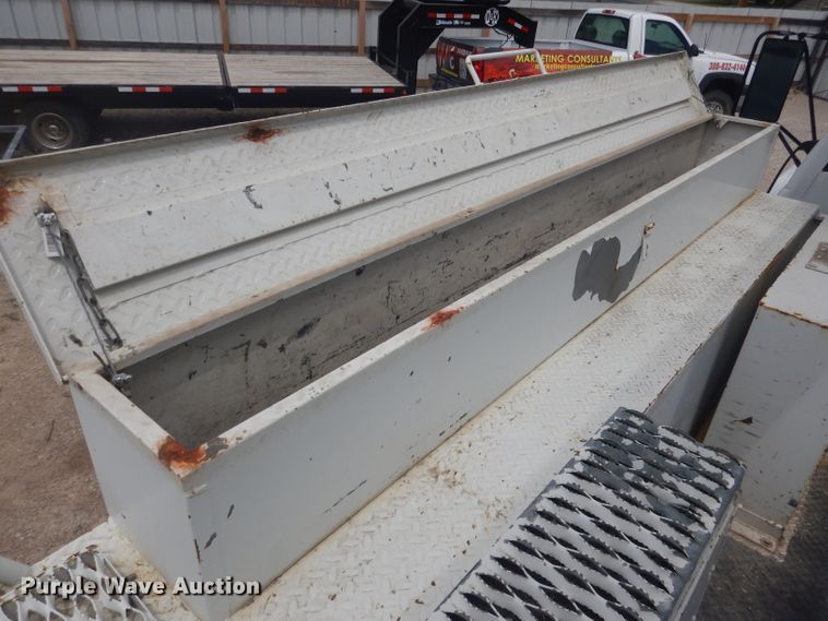 image for item DG4508 1999 Chevrolet C8500  bucket truck