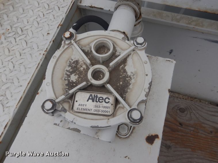 image for item DG4508 1999 Chevrolet C8500  bucket truck