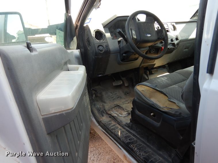 image for item DG6854 2014 Ford F550 Super Duty  bucket truck