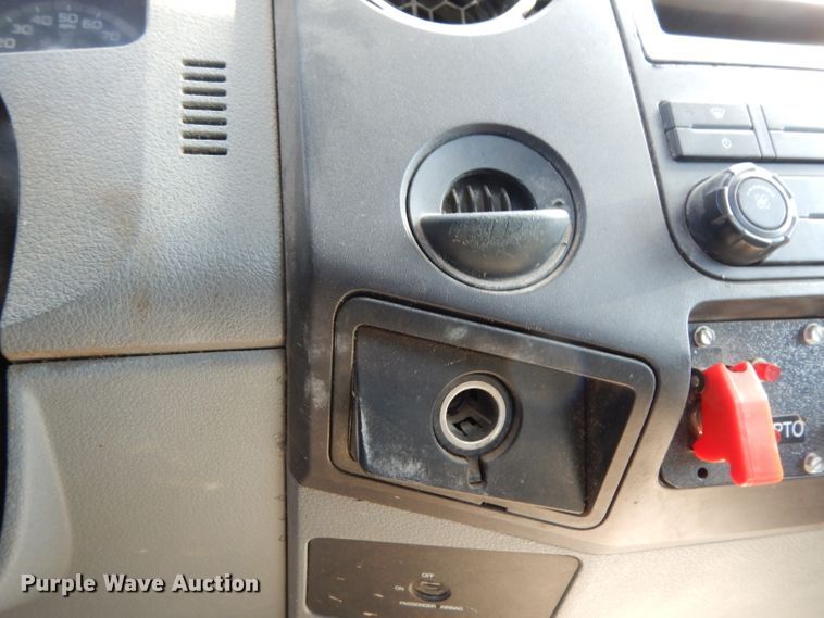 image for item DG6854 2014 Ford F550 Super Duty  bucket truck