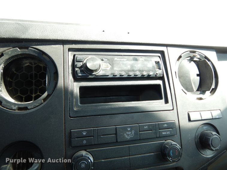 image for item DG6854 2014 Ford F550 Super Duty  bucket truck