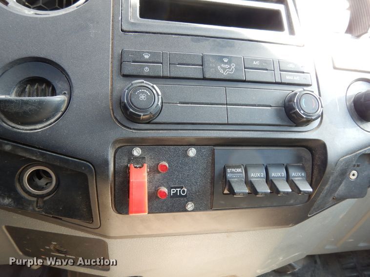 image for item DG6854 2014 Ford F550 Super Duty  bucket truck