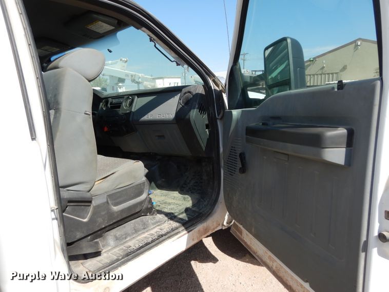 image for item DG6854 2014 Ford F550 Super Duty  bucket truck