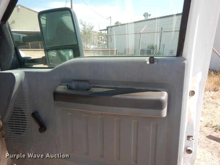 image for item DG6854 2014 Ford F550 Super Duty  bucket truck