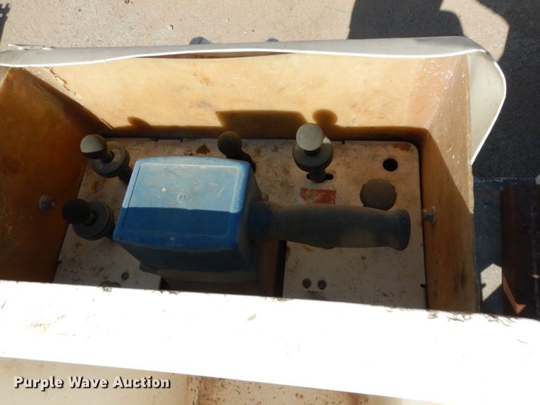 image for item DG6854 2014 Ford F550 Super Duty  bucket truck