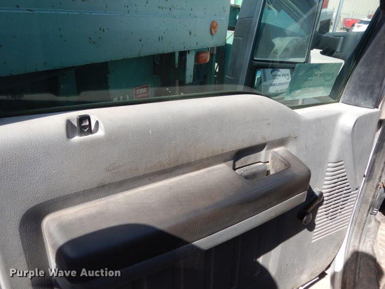 image for item DG6855 2012 Ford F550 Super Duty  bucket truck