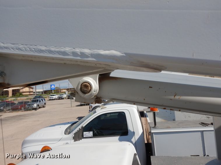 image for item DG6855 2012 Ford F550 Super Duty  bucket truck