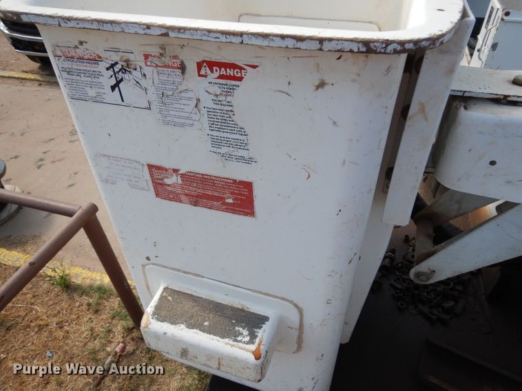 image for item DG6856 2013 Dodge Ram 5500  bucket truck