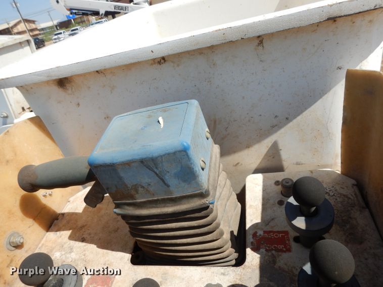 image for item DG6856 2013 Dodge Ram 5500  bucket truck