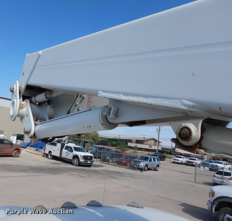 image for item DG6856 2013 Dodge Ram 5500  bucket truck