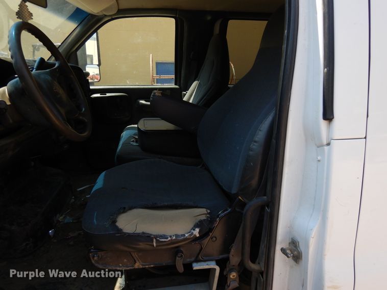 image for item DG7833 2009 Chevrolet C4500  Crew Cab flatbed truck