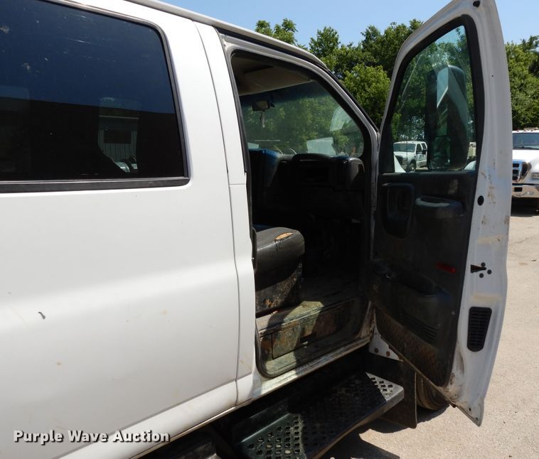 image for item DG7833 2009 Chevrolet C4500  Crew Cab flatbed truck