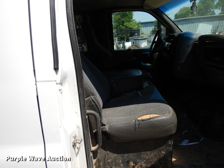 image for item DG7833 2009 Chevrolet C4500  Crew Cab flatbed truck