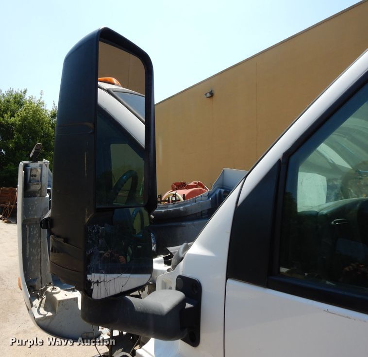 image for item DG7833 2009 Chevrolet C4500  Crew Cab flatbed truck