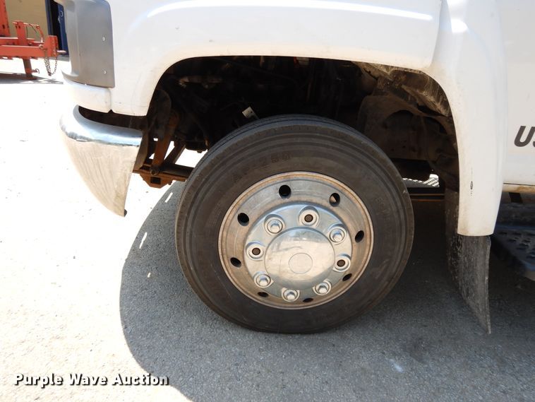 image for item DG7833 2009 Chevrolet C4500  Crew Cab flatbed truck