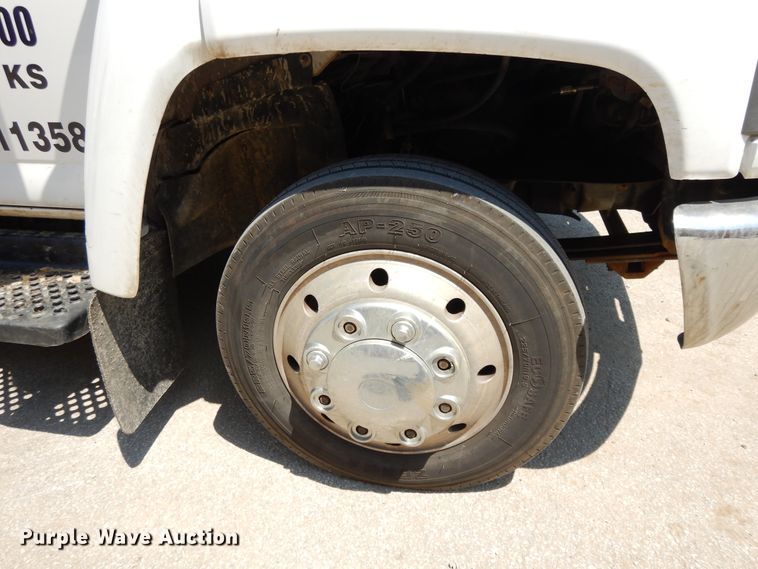 image for item DG7833 2009 Chevrolet C4500  Crew Cab flatbed truck