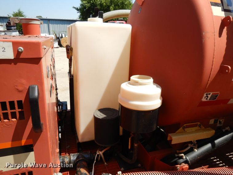 image for item DG7834 2011 Ditch Witch FX30 vaccum excavator