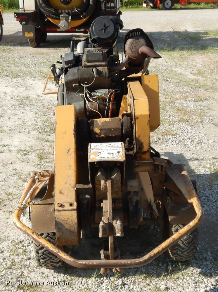 image for item DG7964 2001 Vermeer SC252 stump grinder
