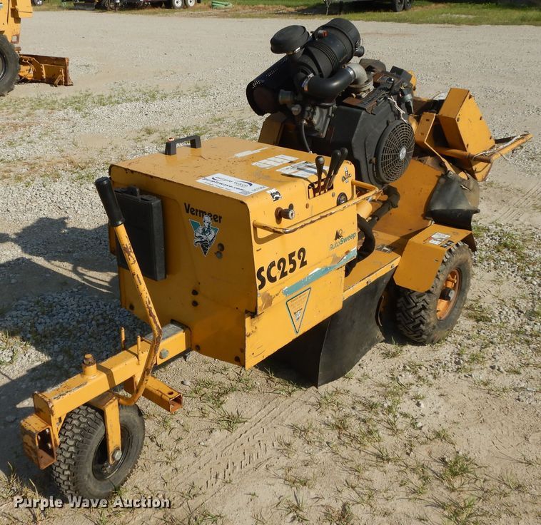 image for item DG7964 2001 Vermeer SC252 stump grinder