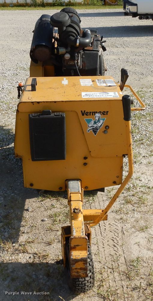 image for item DG7964 2001 Vermeer SC252 stump grinder