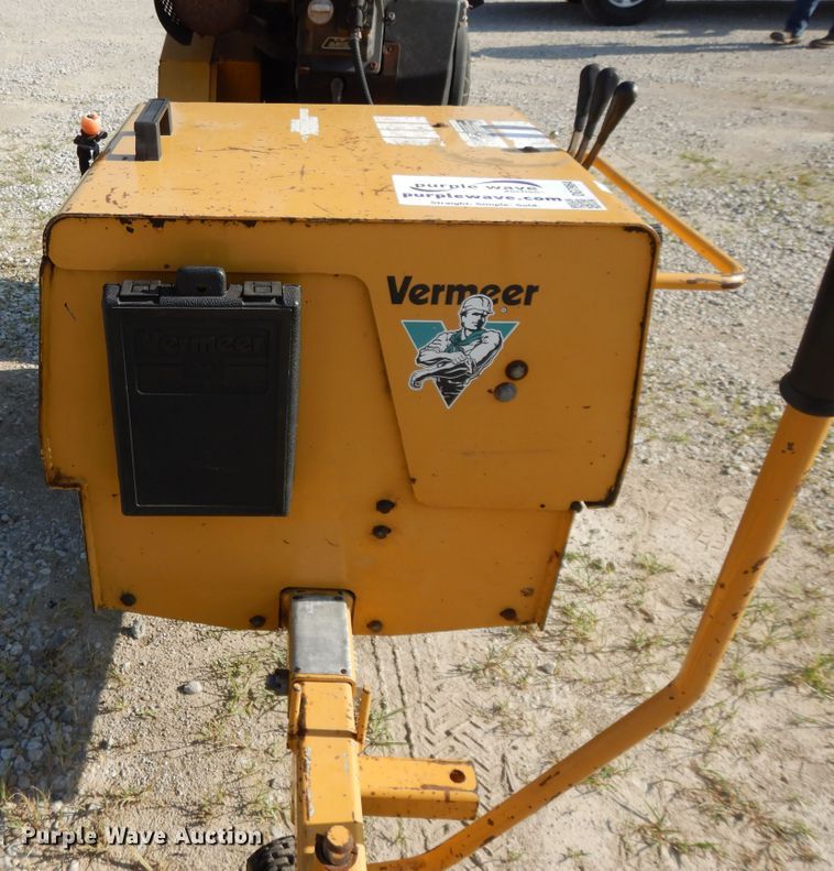 image for item DG7964 2001 Vermeer SC252 stump grinder