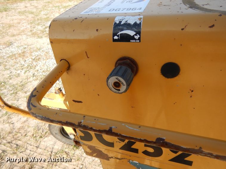 image for item DG7964 2001 Vermeer SC252 stump grinder