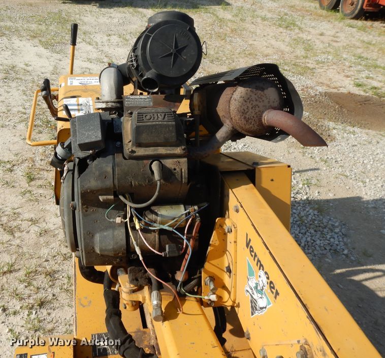 image for item DG7964 2001 Vermeer SC252 stump grinder