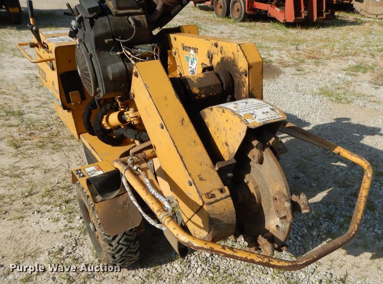 image for item DG7964 2001 Vermeer SC252 stump grinder