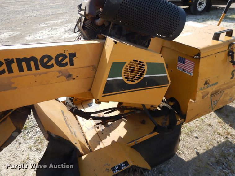 image for item DG7964 2001 Vermeer SC252 stump grinder