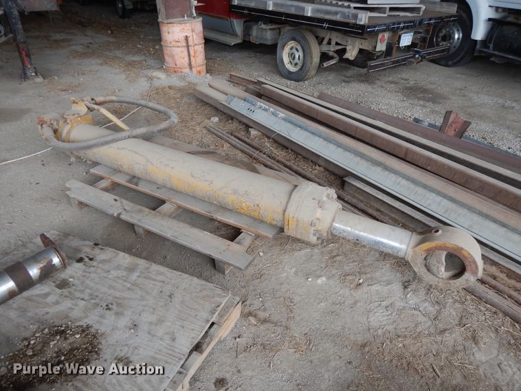 image for item DG7983 1985 Caterpillar 245  hydraulic excavator