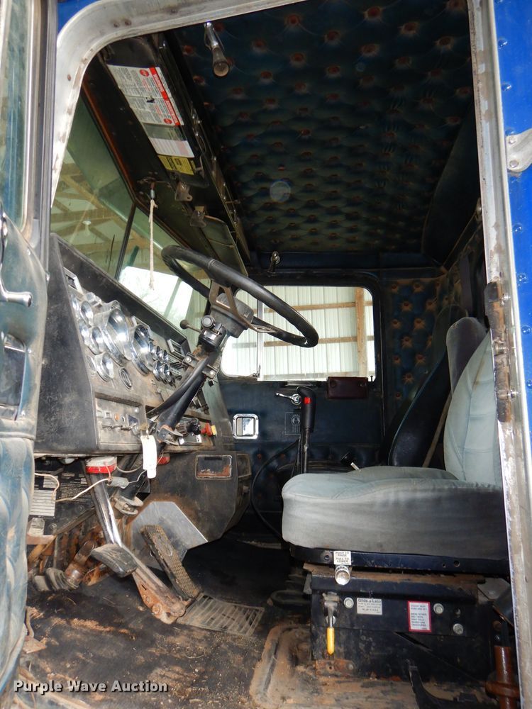 image for item DH4447 1985 Kenworth W900 dump truck