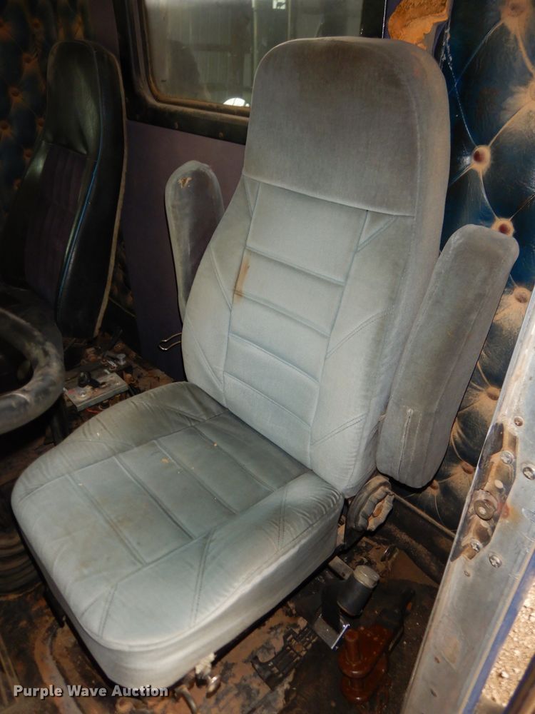 image for item DH4447 1985 Kenworth W900 dump truck