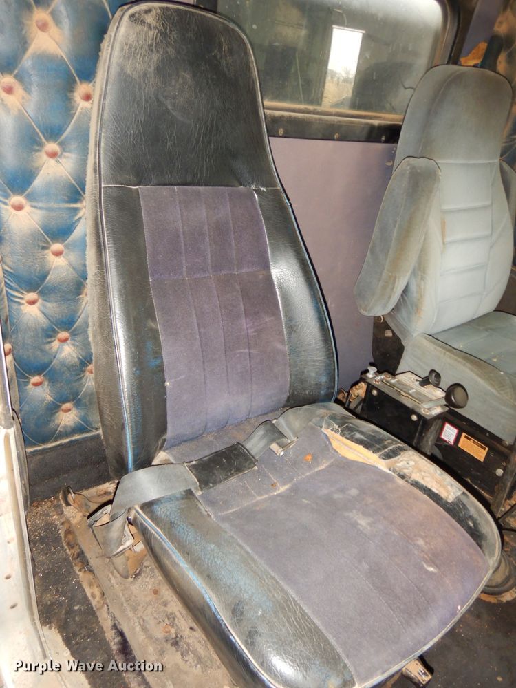 image for item DH4447 1985 Kenworth W900 dump truck