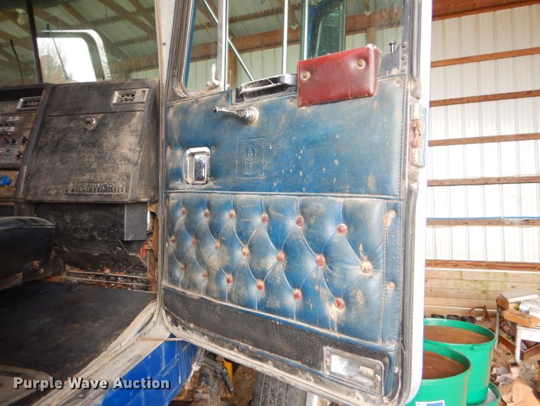 image for item DH4447 1985 Kenworth W900 dump truck