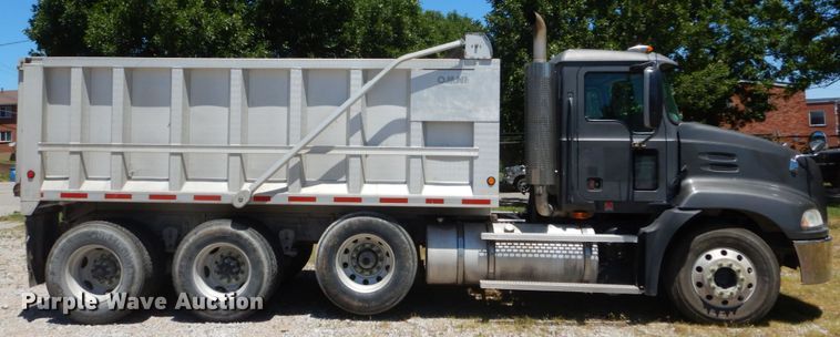 image for item DH5115 2005 Mack CXN613  dump truck